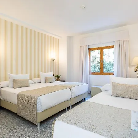 מלון Plaza Del Castillo 4*