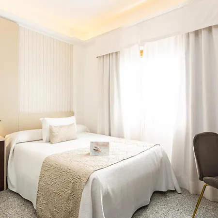 Plaza Del Castillo Szálloda 4*