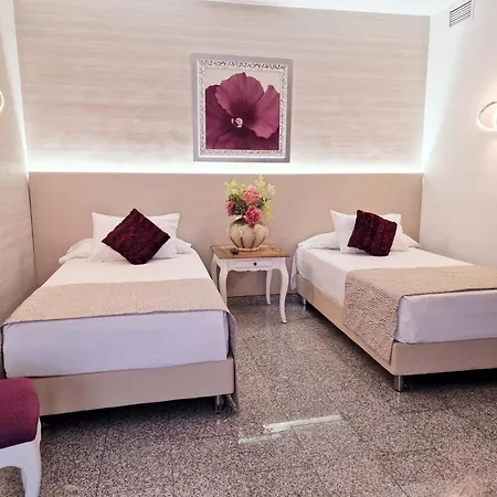 Plaza Del Castillo Hotel 4*