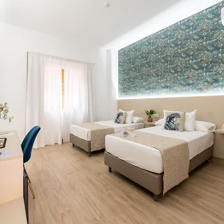 Hotel Plaza Del Castillo 4*